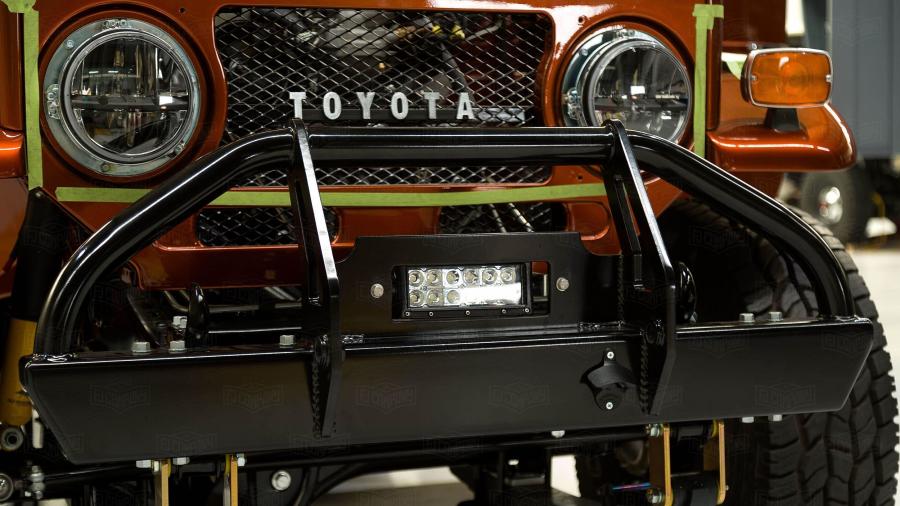 Детали экстерьера Toyota Land Cruiser (FJ40) 1972 года  (фото 12 из 49)